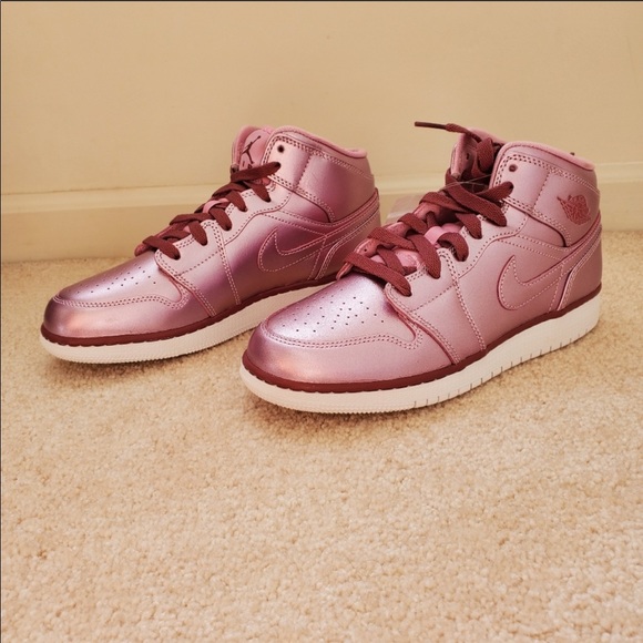 Jordan 1 mid pink